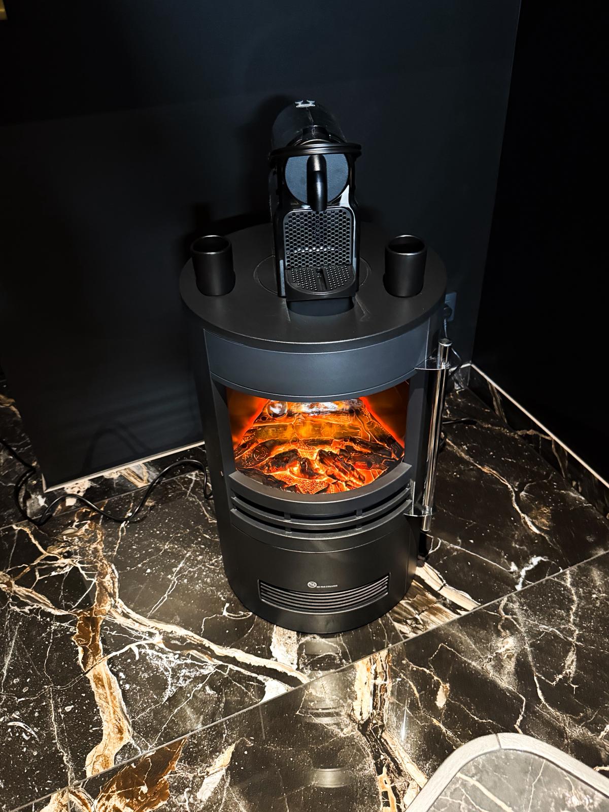 Poêle à bois cosy — ambiance d'hiver